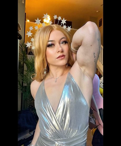 Claire Max model top bild