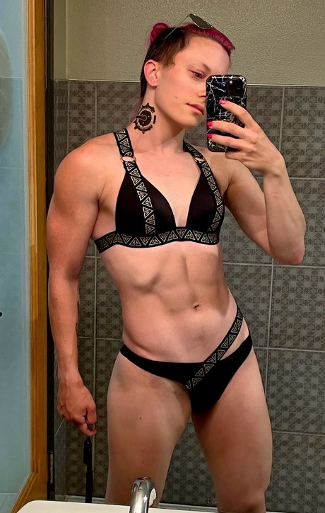 Claire Max nackt kunst galerie