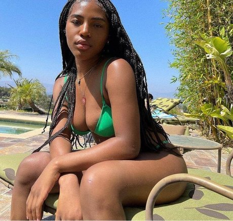 Quenlin Blackwell model heiße foto