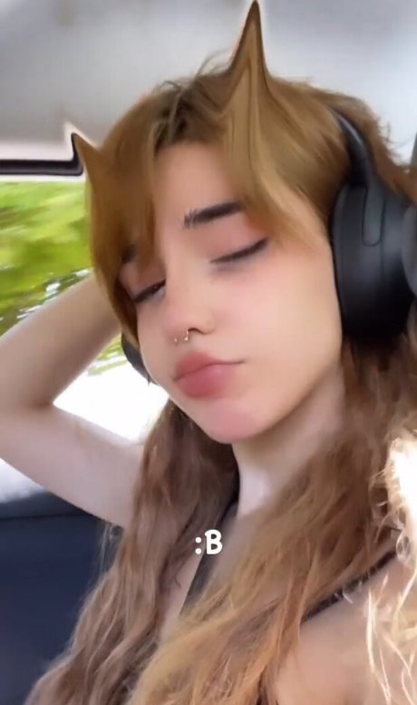 Arielle Maxine model archiv