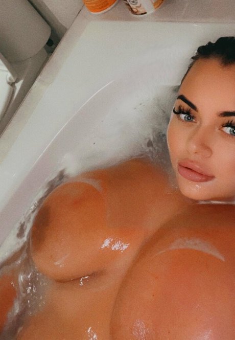 Curvykb schauspielerin perfekte foto