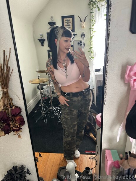 Bratty Kayla freie nacktheit bild