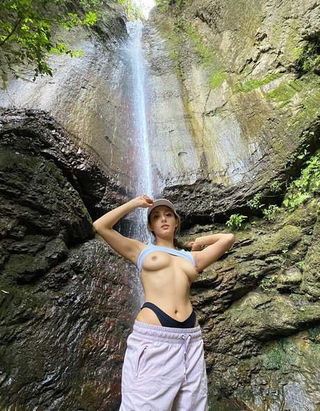 emeponcy schauspielerin nette fotos