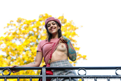 Prunette erotische heiße bild