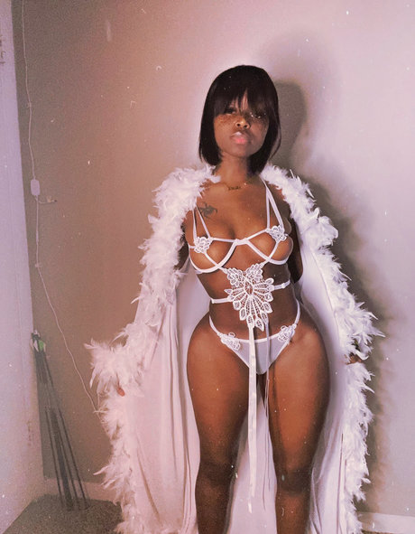 vollbusige rothaarige onlyfans top akt bilder