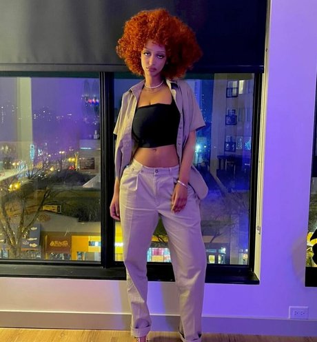 Solaya Ismail hübsche akt bilder