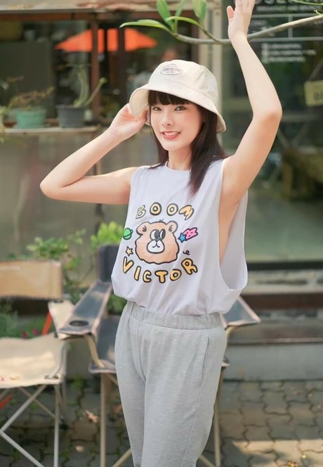 Beeko Pinknavy freie erwachsene bilder