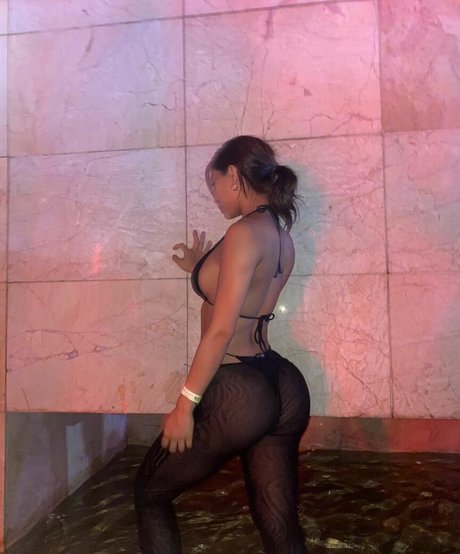 yoonji booty model nackt bild