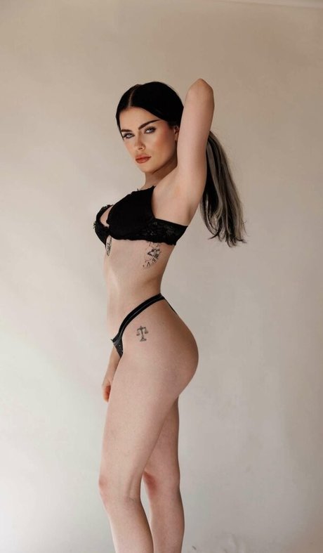 shemale domina onlyfans exklusive akt archiv