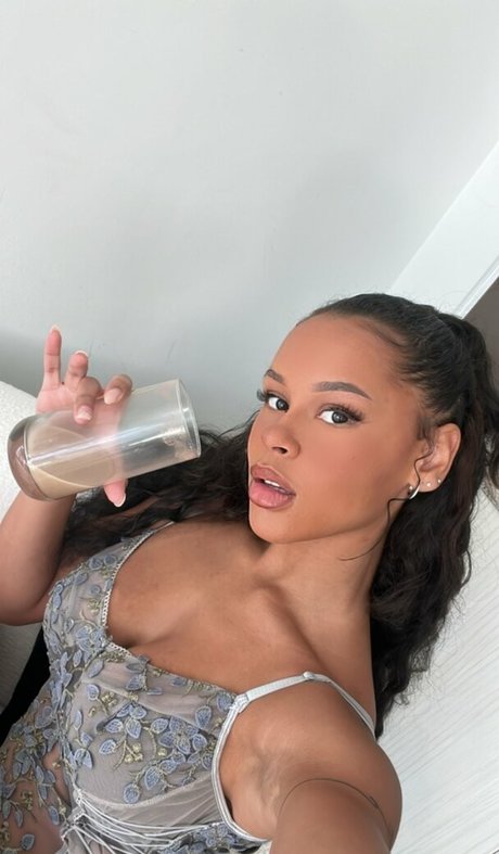 große vollbusige onlyfans hübsche akt galerie