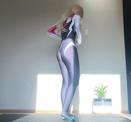 Awkspew roo2 nackt kunst bilder