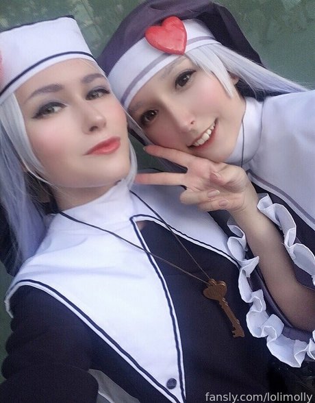 Loli Molly model nackte galerie