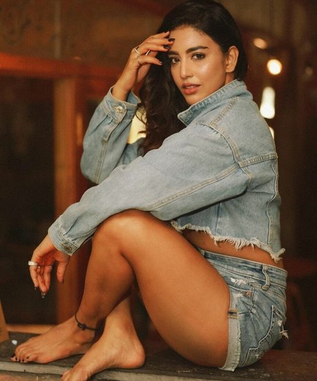 Daksha Nagarkar xxx nackte galerien