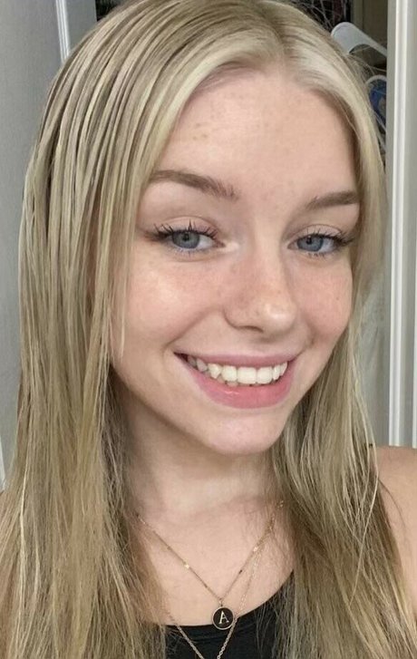 NaomiSkyex model exklusive galerie