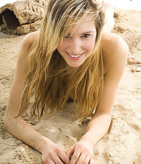 Corinna Daniela Roesch nackt akt archiv