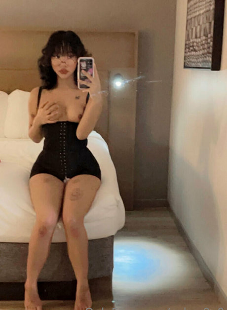 cyber0v0 schauspielerin perfekte fotos