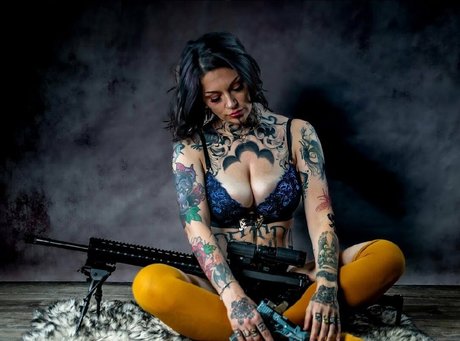 Gun Bunnies kostenlose xxx fotos