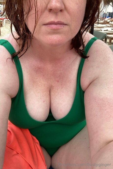 BustyGinger schauspielerin perfekte galerien