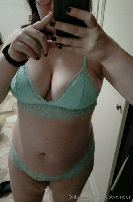 BustyGinger porno top archiv