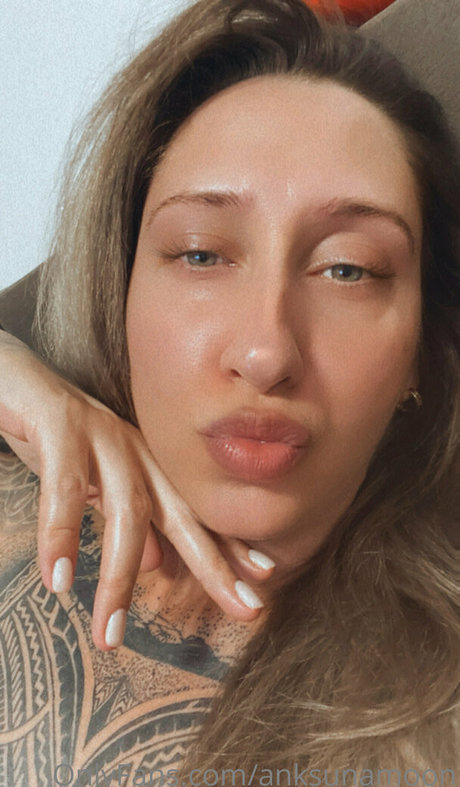anksunamoon sexy pornografische foto