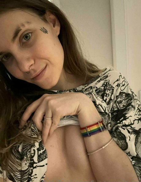 lunar unicorn model nackten bild