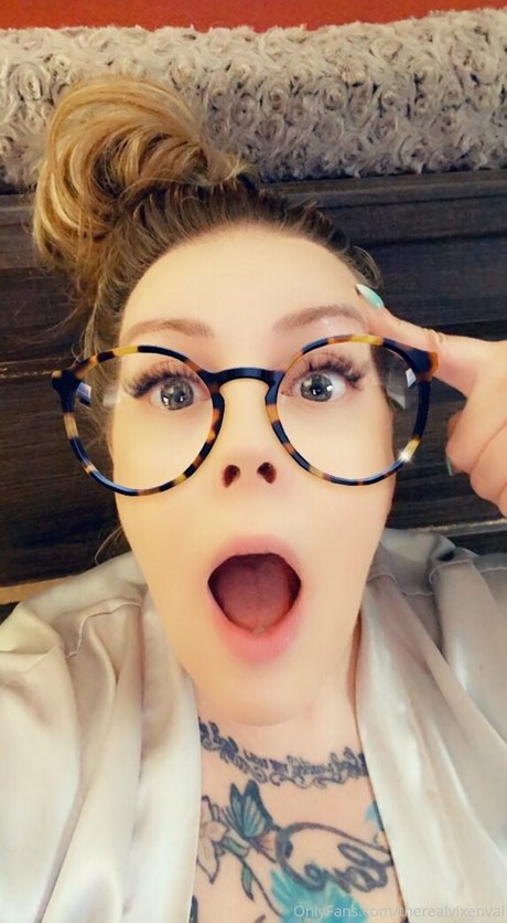 therealvixenval nacktheit top bilder