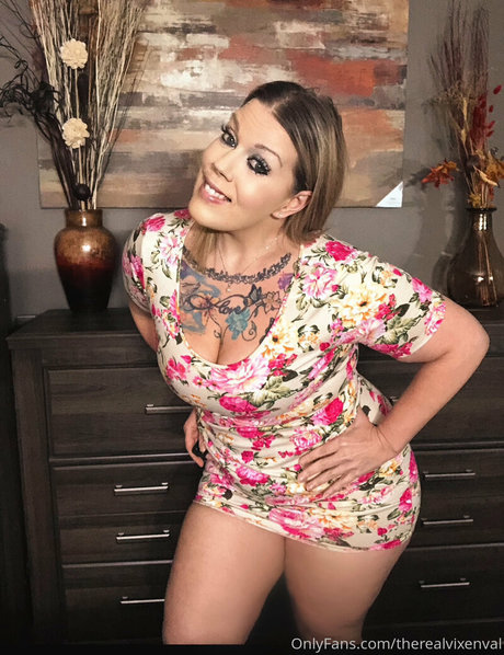 therealvixenval schauspielerin schöne fotos