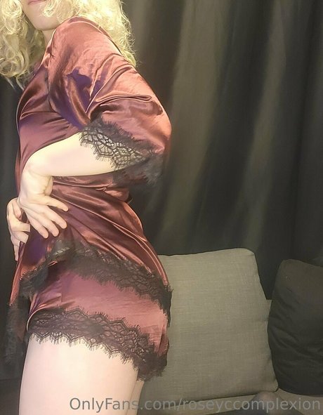 roseyccomplexion heiße kunst galerie