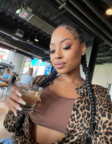 ninadoesitall porno nacktheit galerien