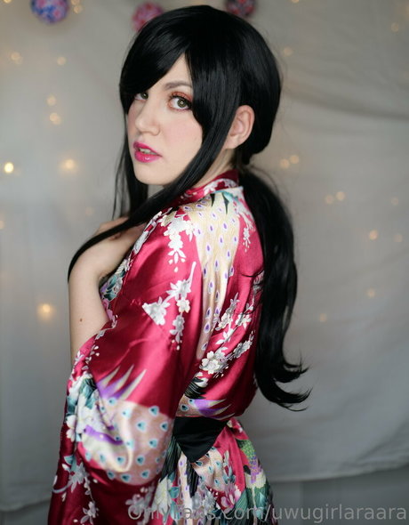 uwugirlaraara nackt akt foto