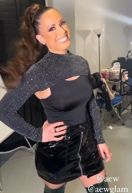 AEW Dasha Kuret model hd bilder