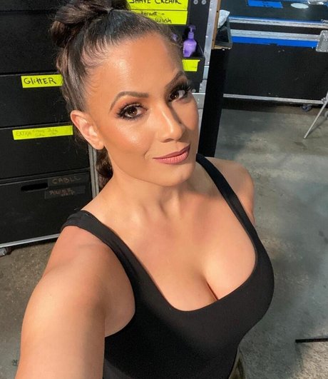 AEW Dasha Kuret pornostar nette bilder