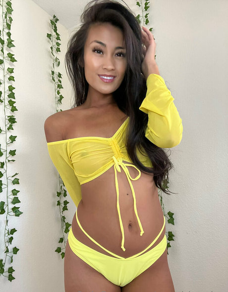 sunshinesina pornostar nackte foto