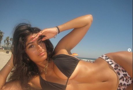 Donya Shabani schauspielerin akt foto