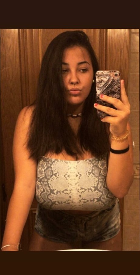 transgender-onlyfans xxx hübsche bild