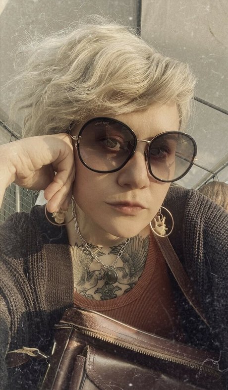 Holly Conrad schauspielerin nackten bild