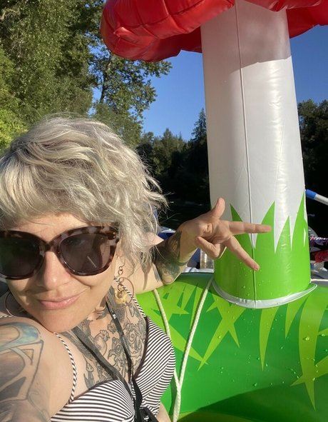 Holly Conrad freie nackte bilder