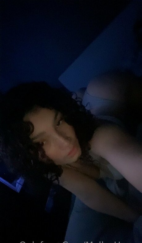 mellyshours model perfekte bilder