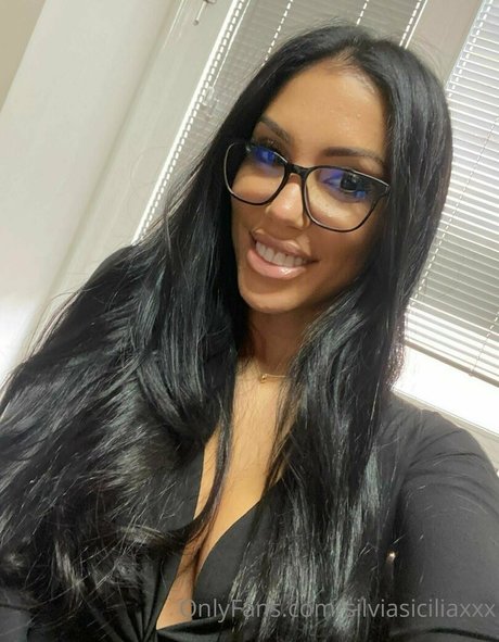 silviasiciliaxxx hübsche erotische bild