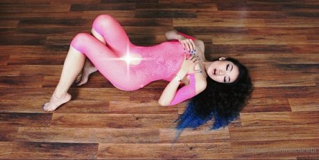 aliciahebi nackt exklusive archiv