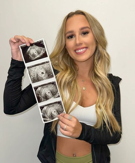 Adora Nicole akt archiv