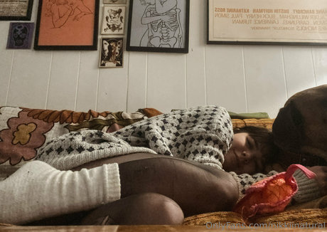 nikkiinatural hübsche erwachsene foto