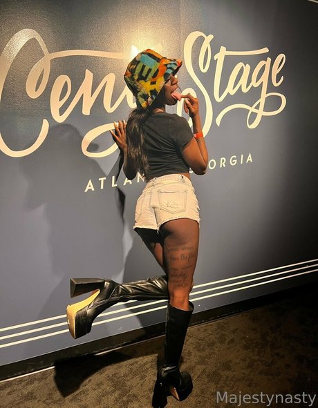 urmajesty1728 heiße nacktheit bilder