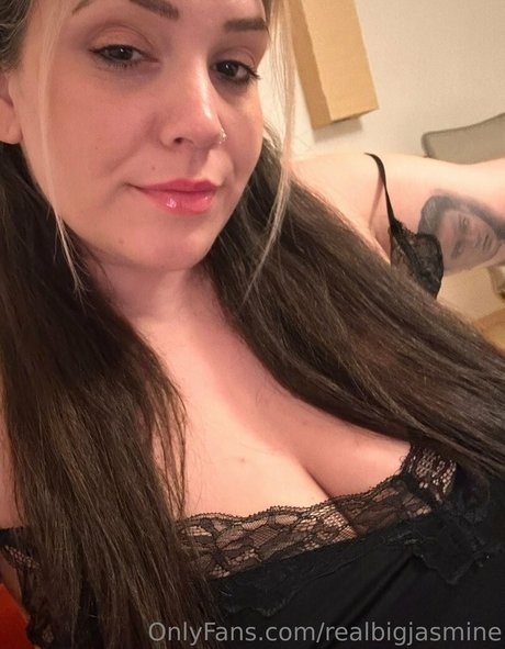 realbigjasmine porno akt bilder
