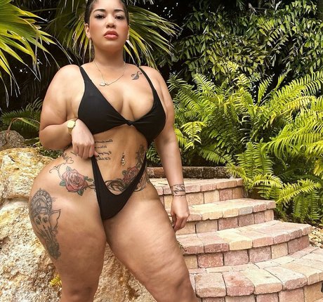 Curvyrb exklusive nackt bild