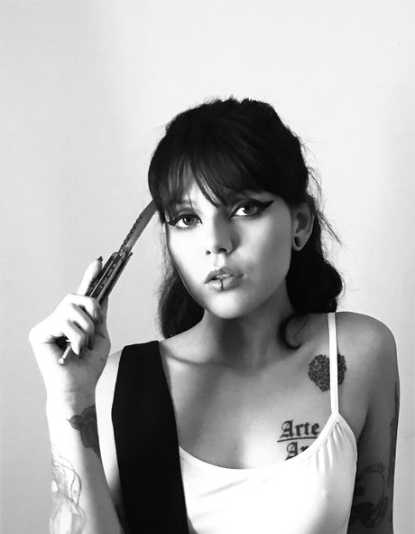 blvckchxrry schauspielerin sex bild