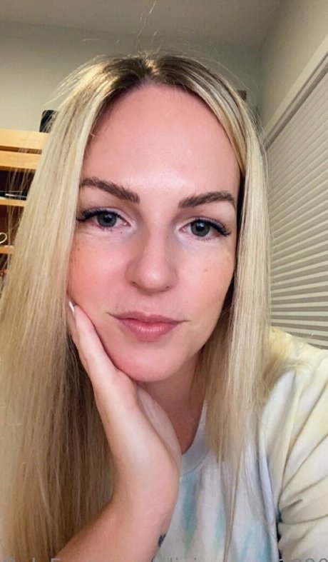 Olivia Anne 1990 beste exklusive bild