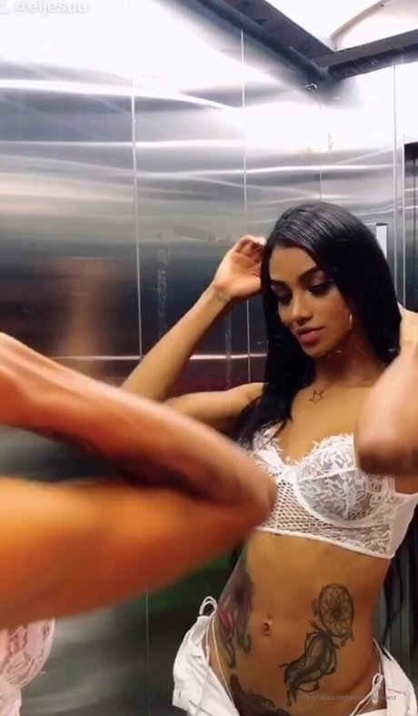 Laura Saenz hübsche freie galerien