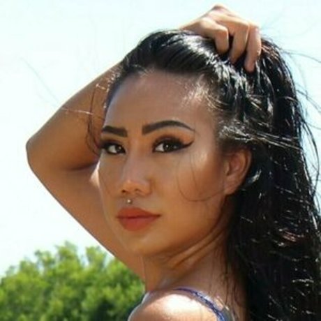 fernieasianx model erwachsene bild