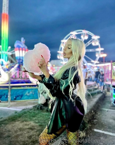 lolaellemodel schauspielerin nette bilder